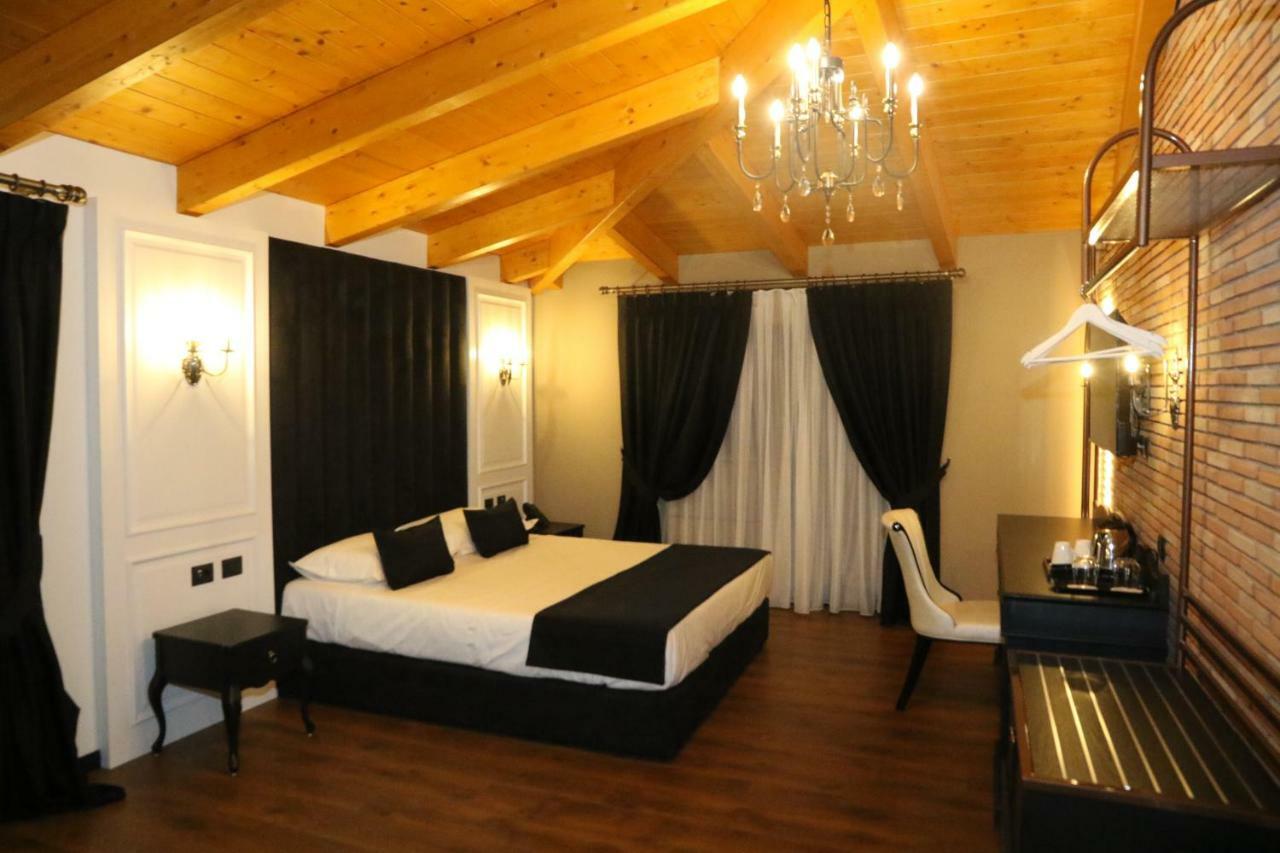 Hotel Kloest Durrës Buitenkant foto