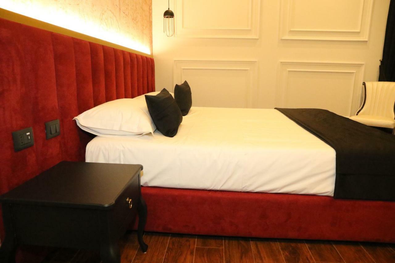 Hotel Kloest Durrës Buitenkant foto