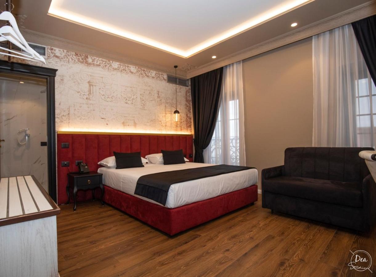 Hotel Kloest Durrës Buitenkant foto